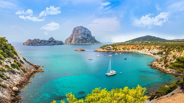 Ibiza, la isla blanca del Mediterráneo